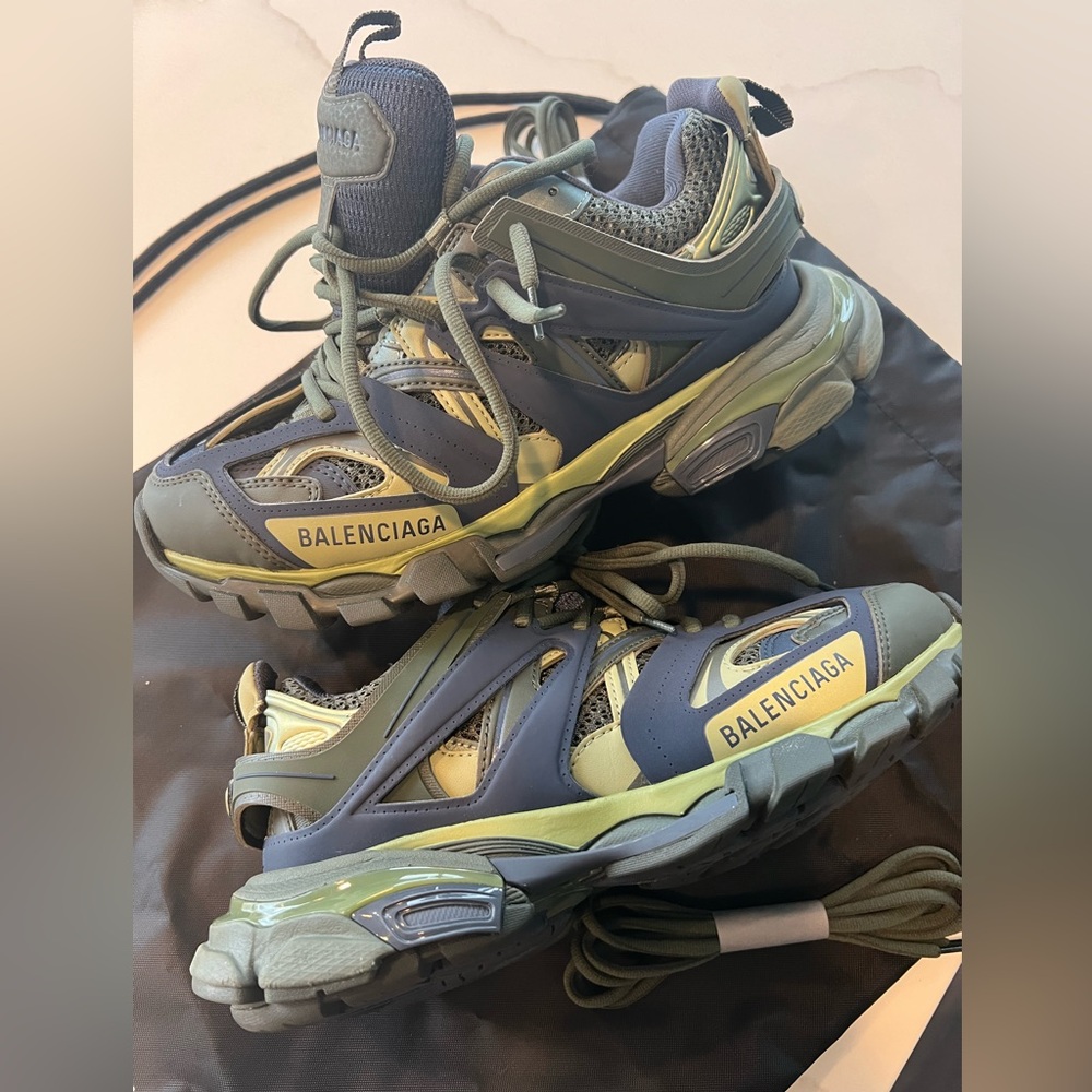 Preowned 100% Authenic Balenciaga Runner